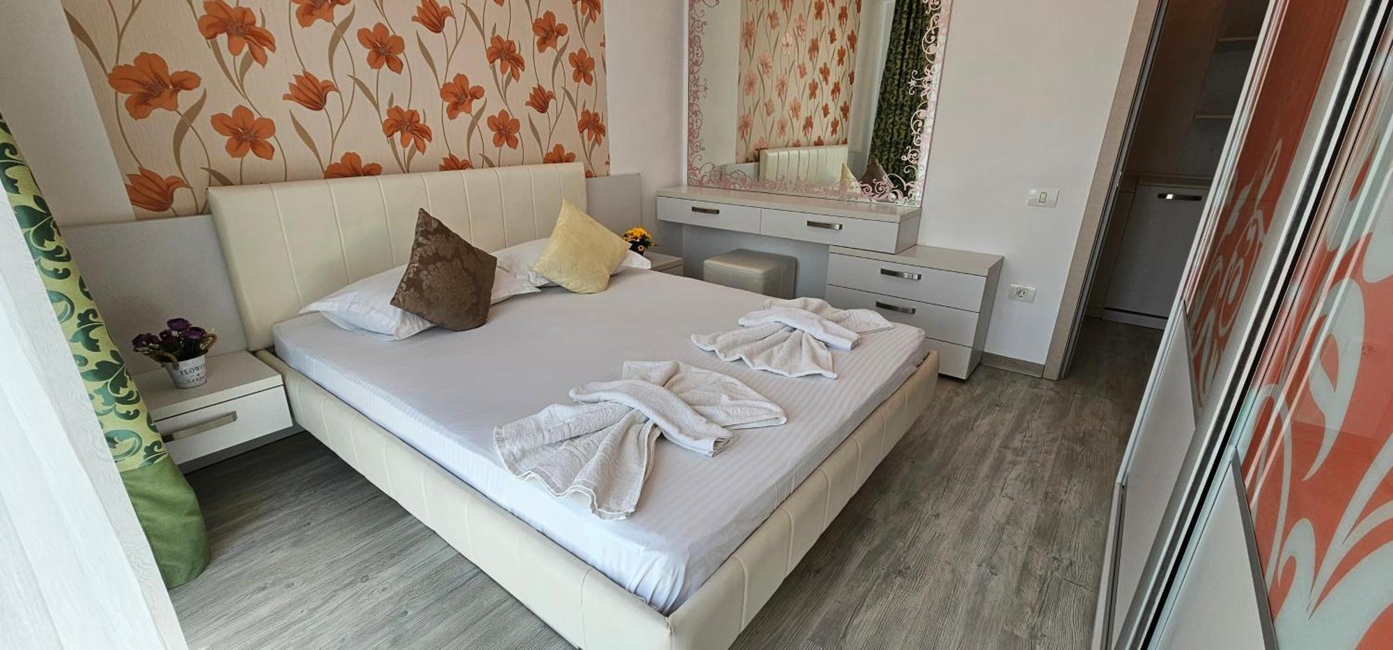 Luxury Aparthotel Promenada In Building Stefan Prima Linie La Mare Неводарі Екстер'єр фото